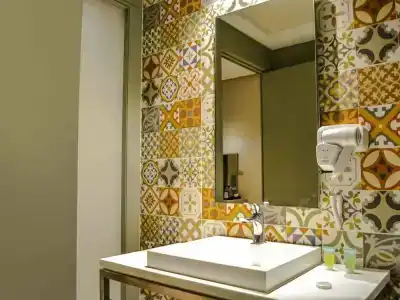 Ibis Styles Dubai Jumeira - 18