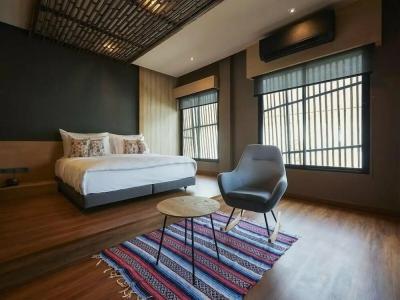 Sand Dollar Boutique - 8