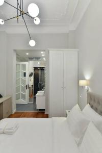 1900 ATHENIAN HOUSE - 16