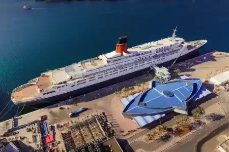 Queen Elizabeth 2 - 71