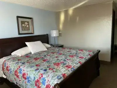 Super 8 by Wyndham Bismarck - 19