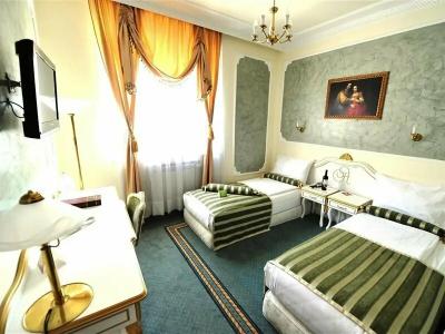 Queen's Astoria Design - 20