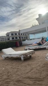 La Rosa Waves Beach - Couple & Families Only - 27