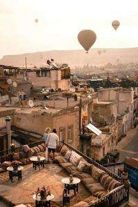 Caftan Cave Suites - 37