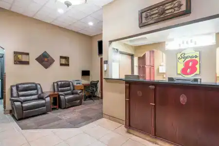 Super 8 by Wyndham Bismarck - 11