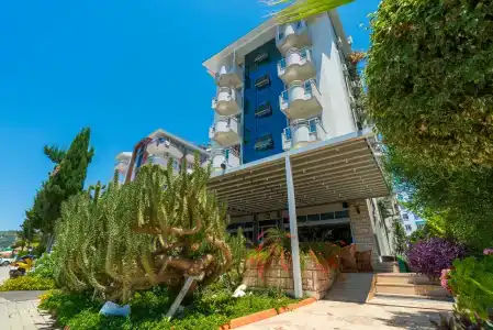 Kleopatra Celine - 24