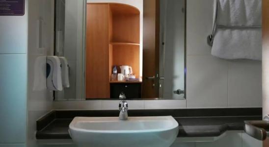 Premier Inn Dubai Investments Park - 14