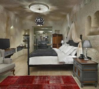 Seraphim Cave Suites & SPA