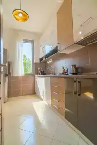 Apart M.S. KATUNJANIN - 8