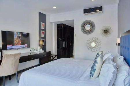 Queenco & Casino - 60