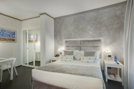 Rivoli Boutique - 79