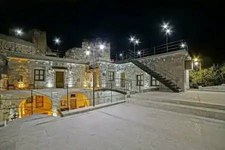 Risus Cave Suites - 18