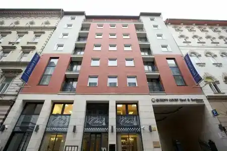 Queen's Court & Residence - 4