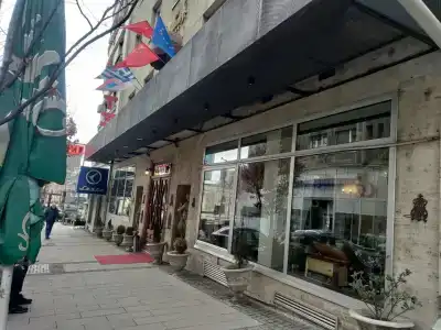 Queen's Astoria Design - 35