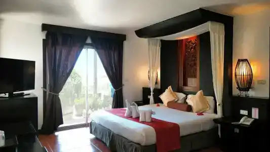 Al's Resort - 5