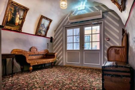 Three Crowns Residents - 24