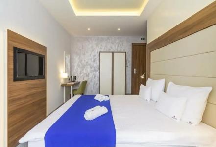 Privilege Suites by Central Park - 92