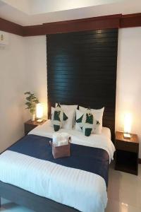 Naithon Beach Mansion - 40