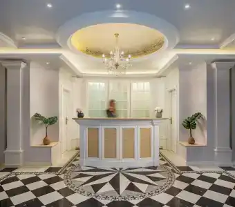 Queen's Court & Residence - 8