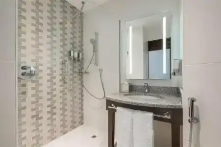 Hampton By Hilton Dubai Al Barsha - 11