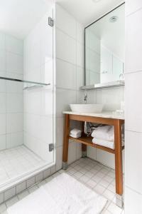 Mondrian Park Avenue - 93