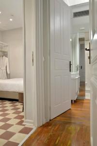 1900 ATHENIAN HOUSE - 19