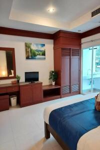 Naithon Beach Mansion - 73
