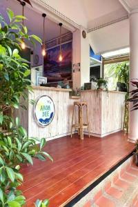 Naithon Beach Mansion - 10