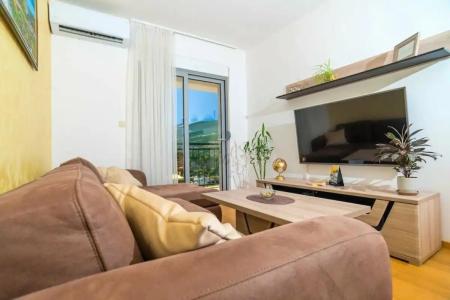 Apart M.S. KATUNJANIN - 100