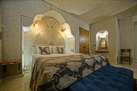 Risus Cave Suites - 11