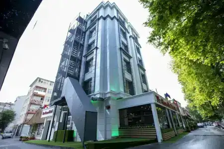 THE GREEN - 10