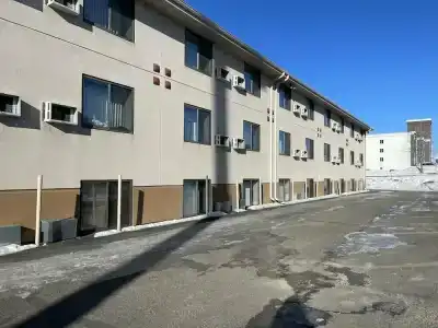 Super 8 by Wyndham Bismarck - 3