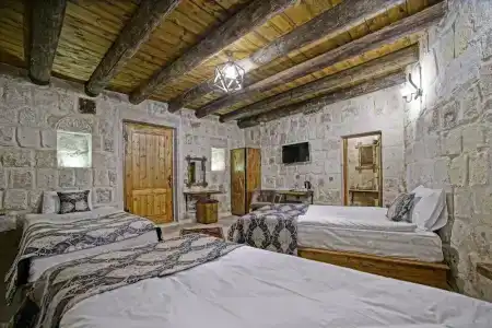 Risus Cave Suites - 17