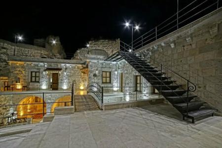 Risus Cave Suites - 1