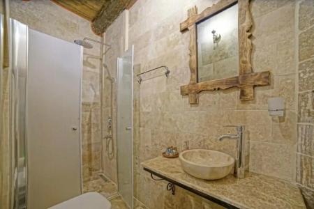 Risus Cave Suites - 44