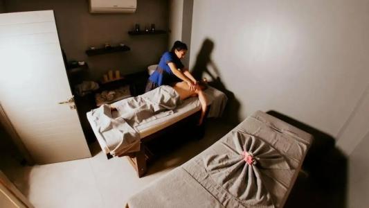 Laren Family & Spa - Boutique Class - 98