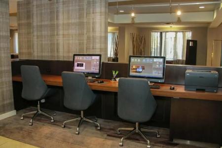 Courtyard Chesapeake Greenbrier - 23