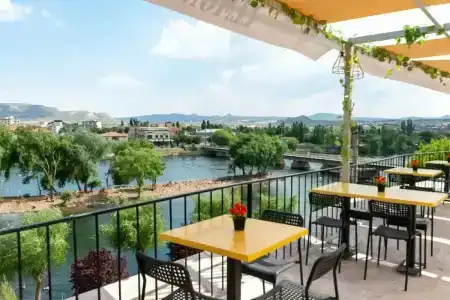 Lemon Cave Suites - 1