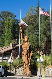 Best Western Plus Yosemite Gateway Inn - 17