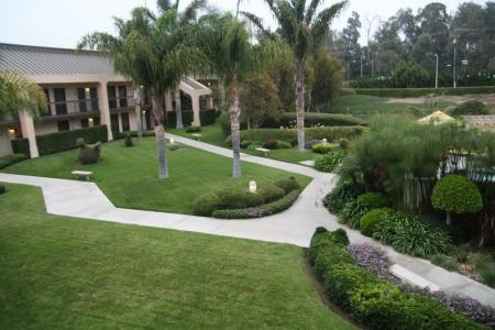 Best Western Plus South Coast Inn - 18