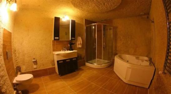 Falcon Cave Suites - 97