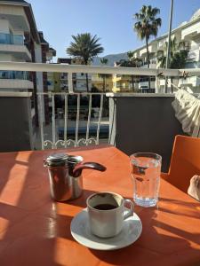 Cleopatra King Apart - 36