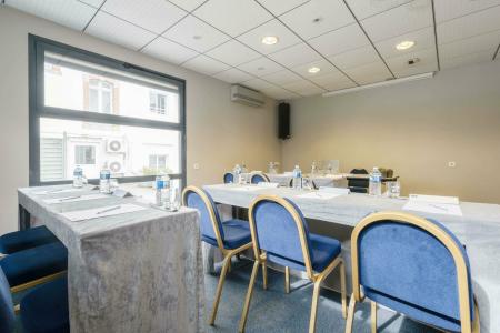 Kyriad Vannes Centre Ville - 84