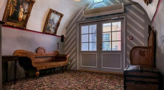 Three Crowns Residents - 90