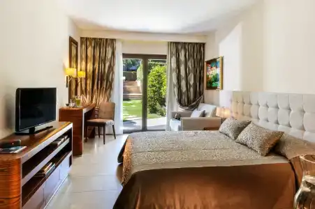 Pomegranate Wellness Spa - 3