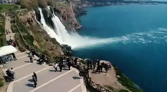 KIANA KALEİÇİ - 18