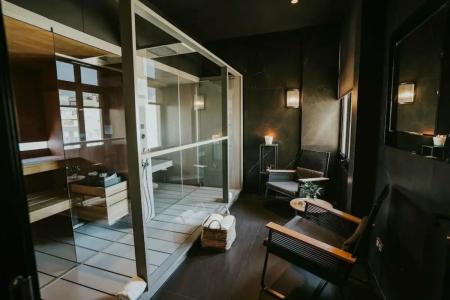 Grand Central, Small Luxurys - 79