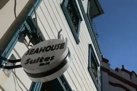 Seahouse Suites - 4