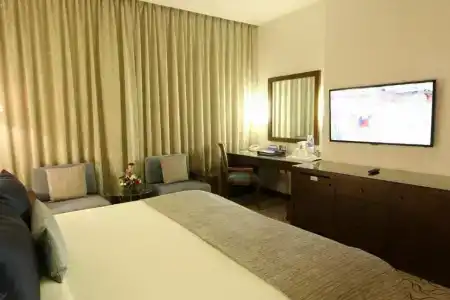 Samaya Deira - 84