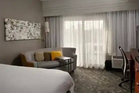 Courtyard by Marriott Harrisburg Hershey - 34